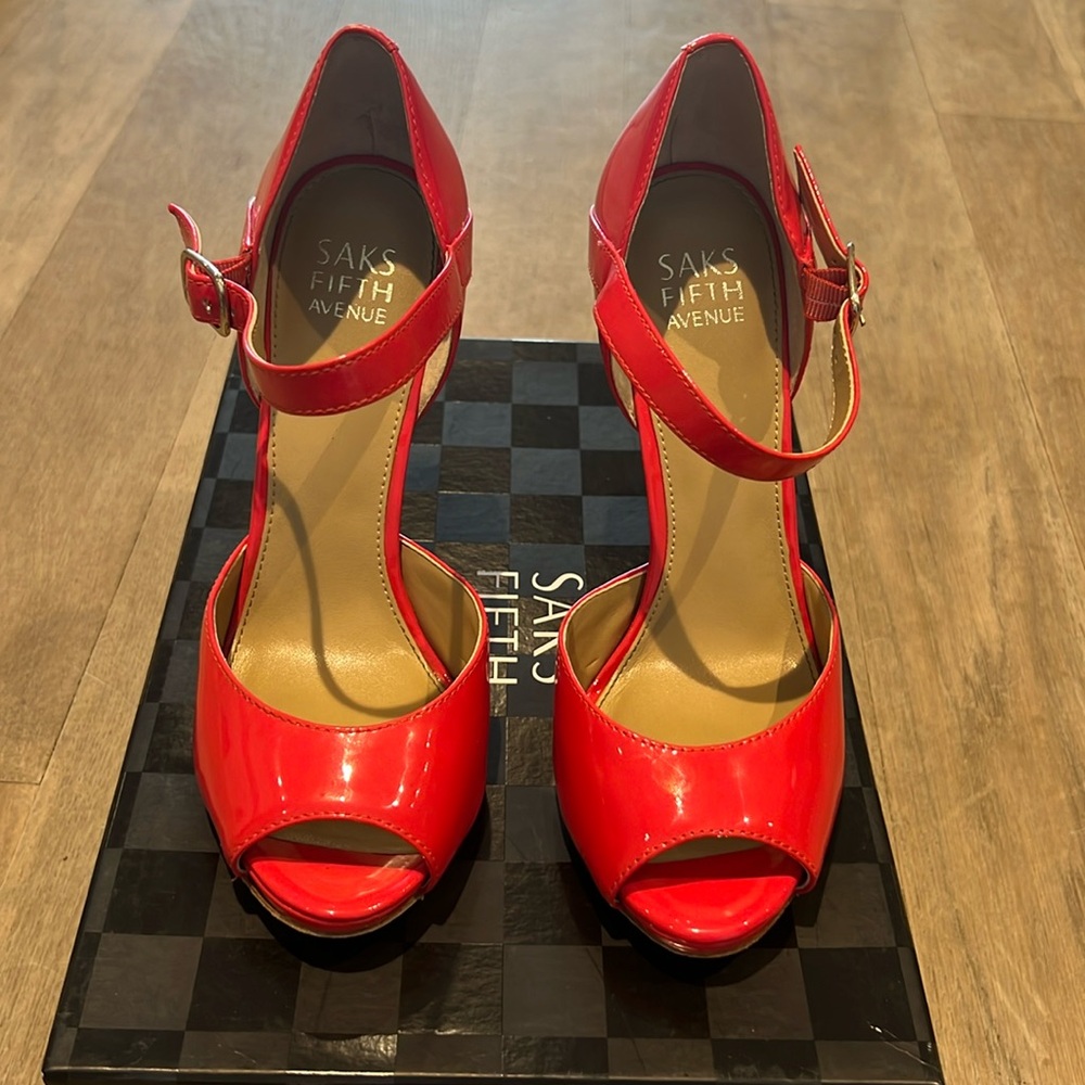 Saks Fifth Avenue SF-BECKA Hibiscus Soft Patent Heel 6.5